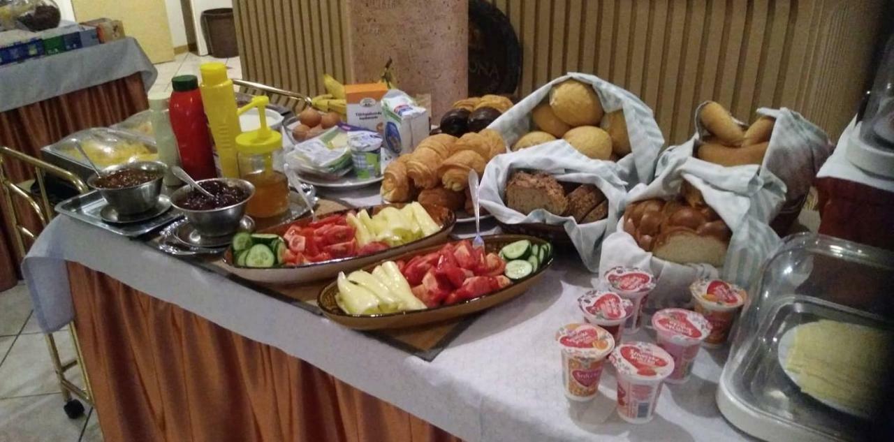 Korona Panzio Bed & Breakfast Balatonfured Bagian luar foto