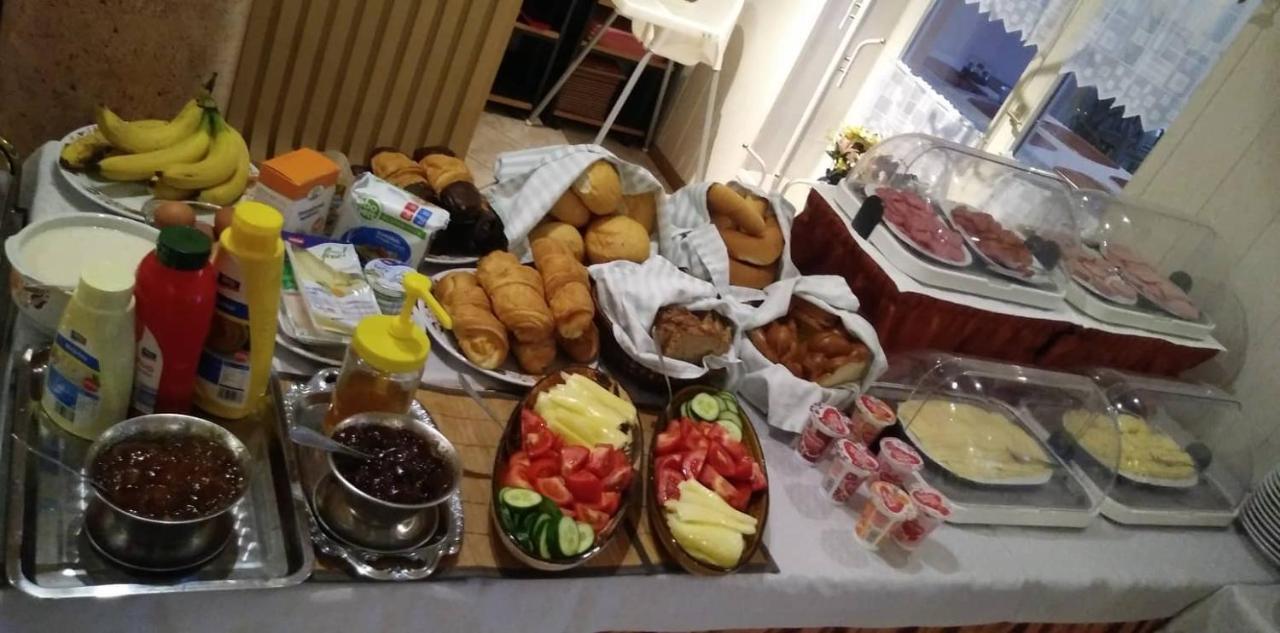 Korona Panzio Bed & Breakfast Balatonfured Bagian luar foto