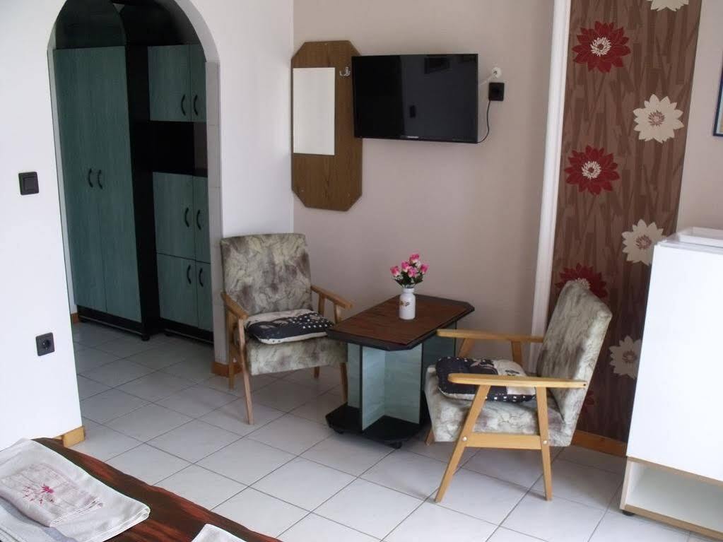 Korona Panzio Bed & Breakfast Balatonfured Bagian luar foto