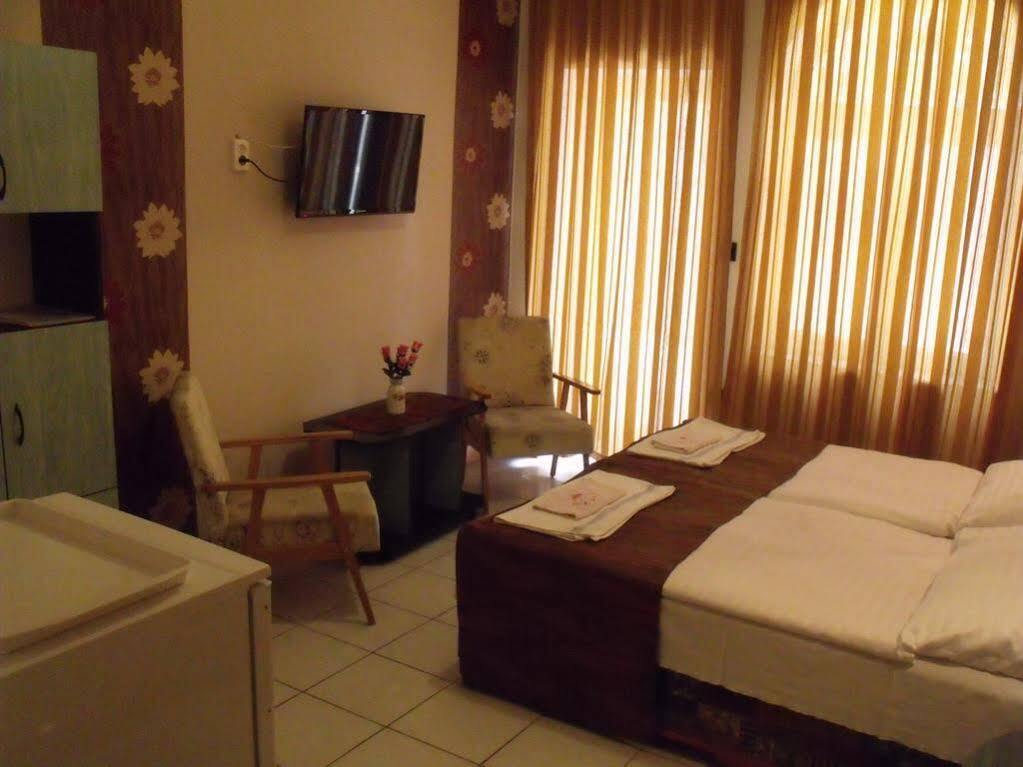 Korona Panzio Bed & Breakfast Balatonfured Bagian luar foto